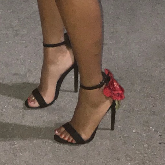 Heels - Picture 2 of 3
